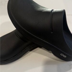 Oofos oohcloog black size 9